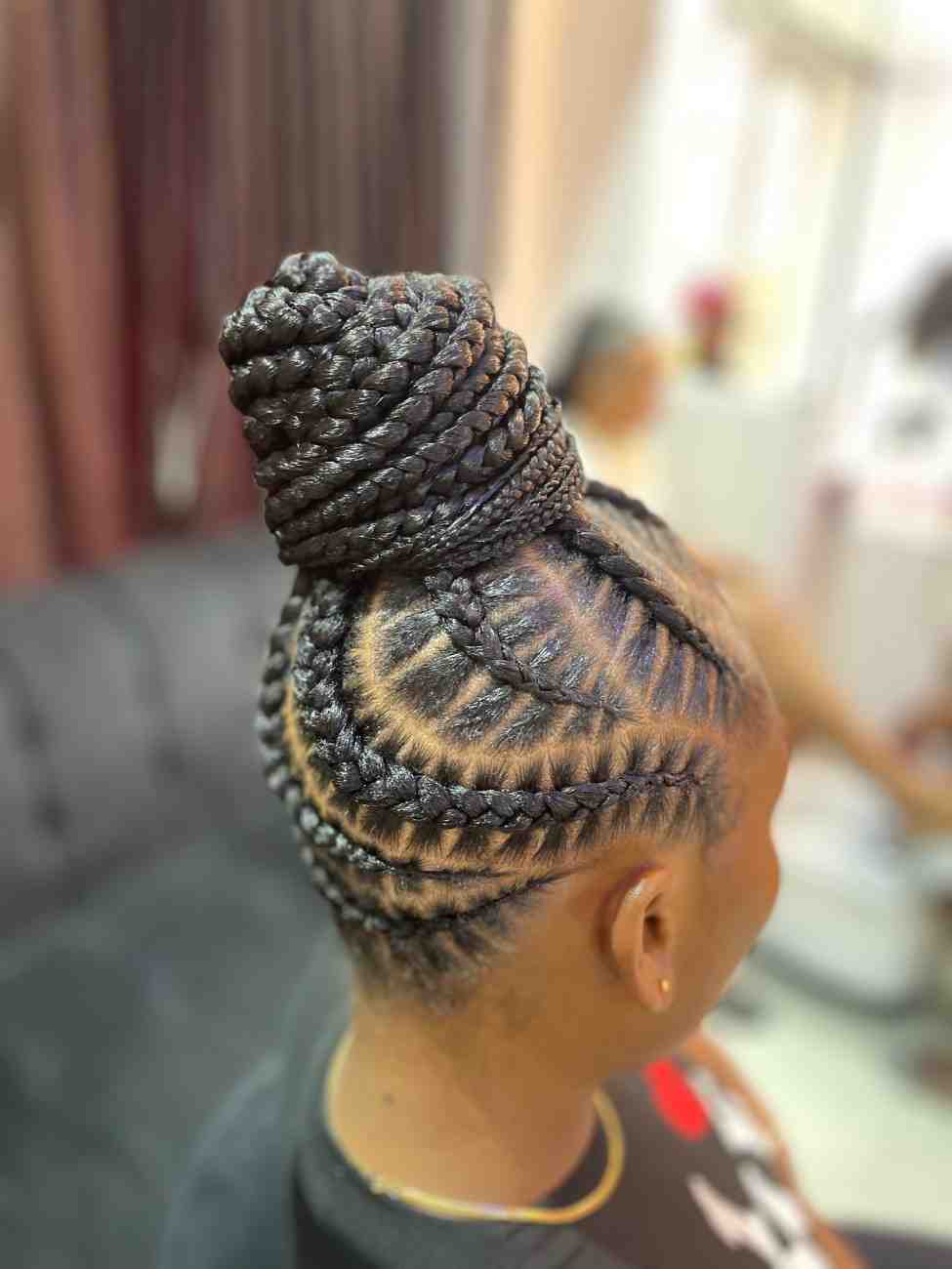 Women's Hair Styling image